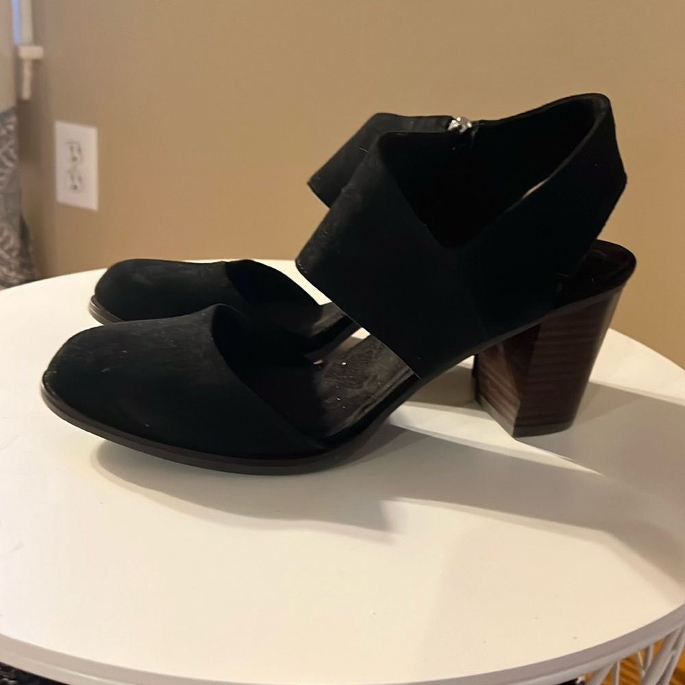 Super cute Toms heels